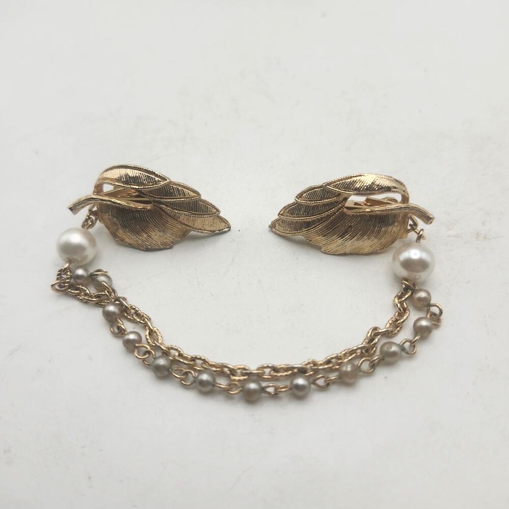 Vintage Gold Tone Leaf Sweater Guard Faux Pearl Chain Cardigan Clips Jewelry